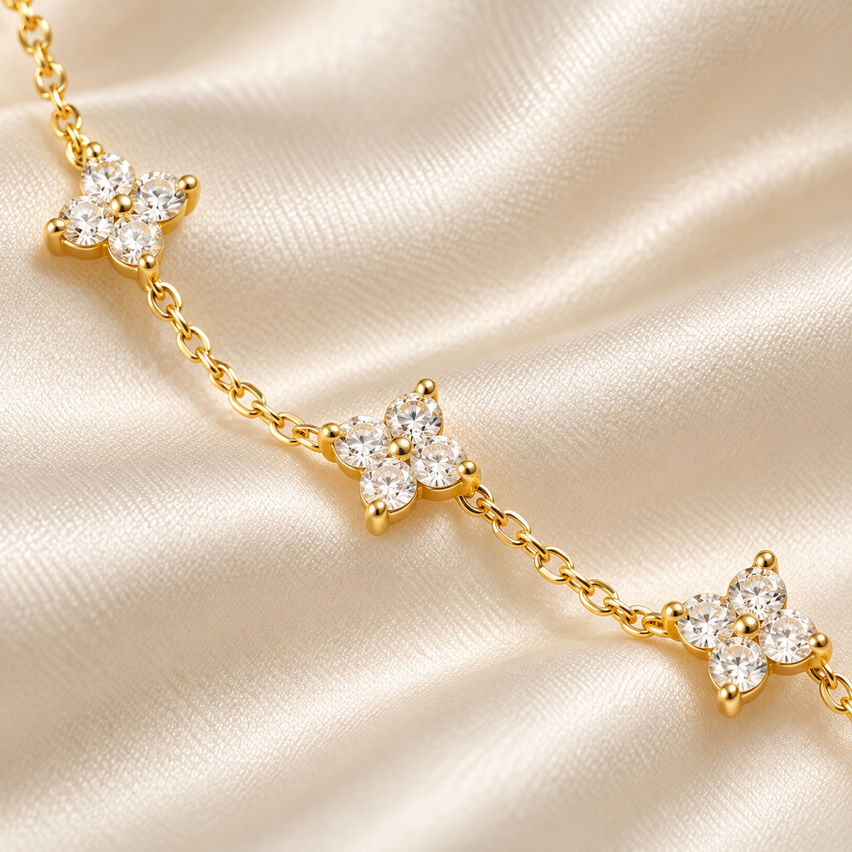The Cloveria S925 Zircon Clover Bracelet