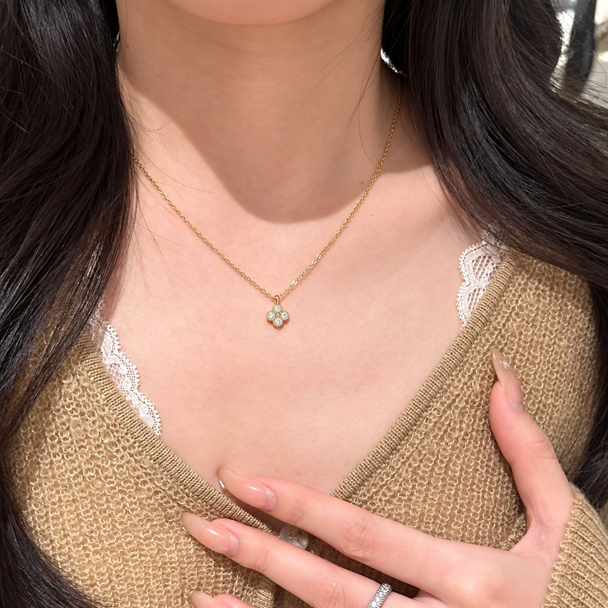 The Flora S925 Clover Pendant Necklace